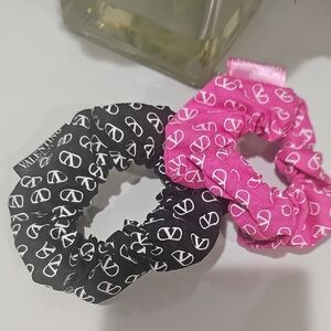 Pair Valentino Beauty Hair Scrunchies - Black and Pink